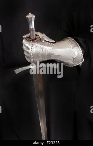 Ritter Metall Handschuh. Element-Schutzpanzer Stockfoto