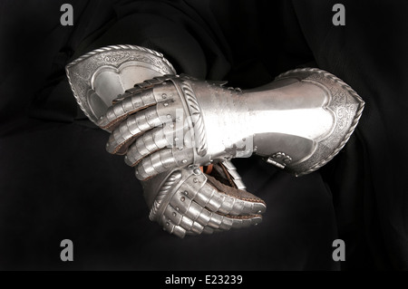 Ritter Metall Handschuh. Element-Schutzpanzer Stockfoto