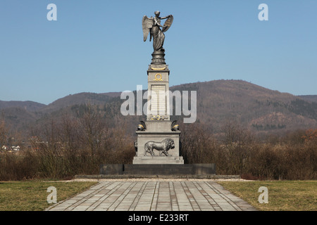 Denkmal für russische Soldaten gefallen in der Schlacht von Kulm (1813) nahe dem Dorf von Prestanov, Nord-Böhmen, Tschechische Republik. Stockfoto