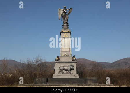 Denkmal für russische Soldaten gefallen in der Schlacht von Kulm (1813) nahe dem Dorf von Prestanov, Nord-Böhmen, Tschechische Republik. Stockfoto