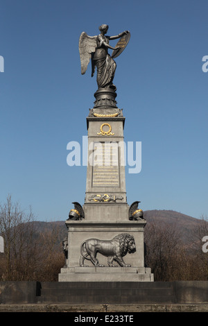 Denkmal für russische Soldaten gefallen in der Schlacht von Kulm (1813) nahe dem Dorf von Prestanov, Nord-Böhmen, Tschechische Republik. Stockfoto