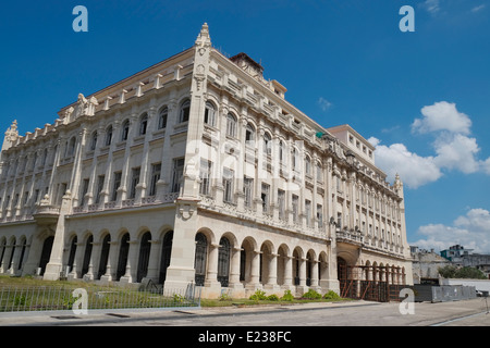 Der frühere Präsidentenpalast beherbergt, die jetzt das Museum der Revolution (Museo De La Revolución), Alt-Havanna, Kuba. Stockfoto