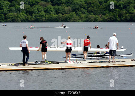 Lochwinnoch, Renfrewshire, Schottland, Großbritannien, Samstag, 14. Juni 2014. Die Castle Semple Rowing Club Regatta ist die größte eintägige Regatta in Schottland und findet im Castle Semple Loch Visitor Centre in Lochwinnoch im Clyde Muirshiel Regional Park statt Stockfoto