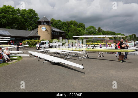 Lochwinnoch, Renfrewshire, Schottland, Großbritannien, Samstag, 14. Juni 2014. Die Castle Semple Rowing Club Regatta ist die größte eintägige Regatta in Schottland und findet im Castle Semple Loch Visitor Centre in Lochwinnoch im Clyde Muirshiel Regional Park statt Stockfoto