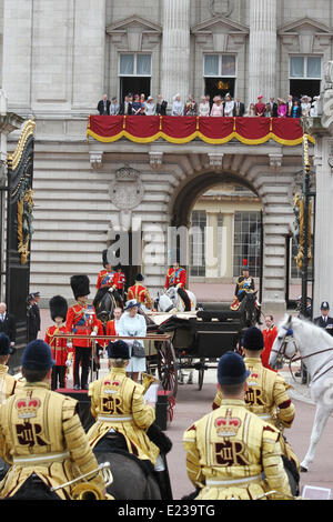 London, UK. . 14. Juni 2014. Die Queen und Prinz Philip und dem Balkon bei Trooping die Farbe 2014 für Geburtstag der Königin. Bildnachweis: Mark Davidson/Alamy Live-Nachrichten Stockfoto