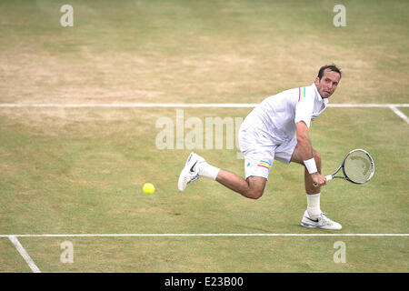 London, UK. 14. Juni 2014. Queens Club Aegon Championships Halbfinale Radek Stepanek der Tschechischen Republik in Aktion gegen Feliciano Lopez von Spanien, während die Männer Tag sechs bei Aegon Tennis Championships in Queens Club London, Vereinigtes Königreich. Stockfoto