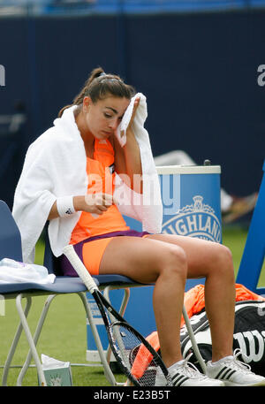 Eastbourne, Vereinigtes Königreich. 14. Juni 2014. Aegon International Paula Ormaechea (ARG) Niederlagen Virginie Razzano (FRA) in ihrem berechtigten Spiel durch eine Kerbe 7: 6, 6: 4 bei der Devonshire Park Credit: Action Plus Sport/Alamy Live News Stockfoto