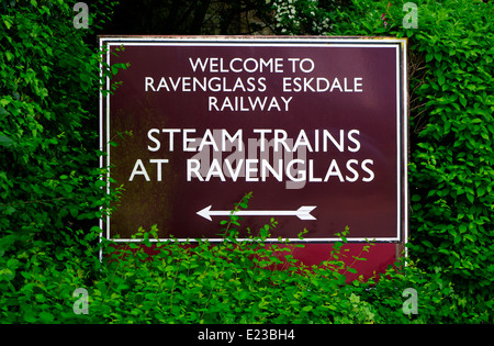 Willkommen Sie Schild Ravenglass Eskdale Railway, Ravenglass, See Distirct, Cumbria, England, UK Stockfoto