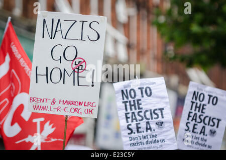 Nord-London, UK. 14. Juni 2014. Antifaschistische UAF (Unite Against Fascism) Protest gegen Nationalisten marschieren in North London Credit: Guy Corbishley/Alamy Live News