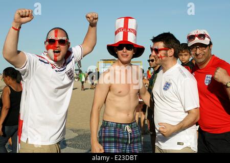 Rio De Janeiro, Brasilien, 14. Juni 2014. 2014 FIFA World Cup Brasilien. Englische Fans am Strand der Copacabana Stunden vor ihrer nationalen Mannschaft spielt gegen Italien. Bildnachweis: Maria Adelaide Silva/Alamy Live-Nachrichten Stockfoto