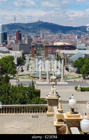 Blick vom Montjuic auf die venezianischen Türme und der Placa Espana in Barcelona, Katalonien, Spanien. Stockfoto