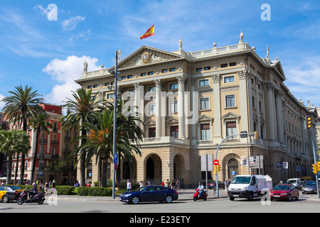 BARCELONA, Spanien - 6. Juni 2011: Der Kommandantur ist ein berühmter Gebäude am Ende der La Rambla in Barcelona, Katalonien, Spanien. Stockfoto