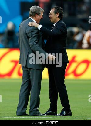 Manaus, Brasilien. 14. Juni 2014. Englands Trainer Roy Hodgson (L) Gespräche mit Italys Trainer Cesare Prandelli während einer Gruppe D-match zwischen England und Italien der FIFA WM 2014 in die Arena der Amazonas in Manaus, Brasilien, 14. Juni 2014. Bildnachweis: Aktion Plus Sport/Alamy Live-Nachrichten Stockfoto