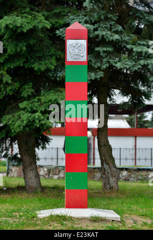 Grenzposten an der Grenze mit dem Emblem der Russland Stockfoto