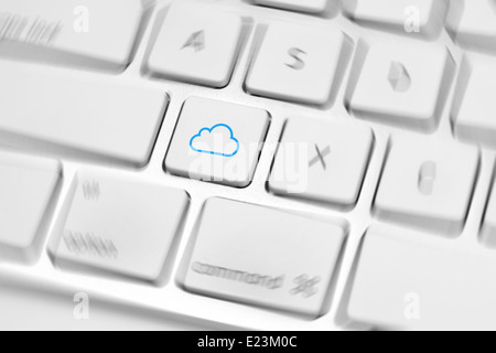 Cloud-Symbol auf weiße Tastatur-Taste Stockfoto