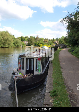 Grachtenboot auf der Themse in der Nähe von Iffley Lock, Oxford, UK Stockfoto