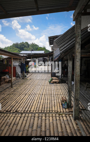 Ein typisches malaysische Langhaus Annah Rais Sarawak Borneo Stockfoto