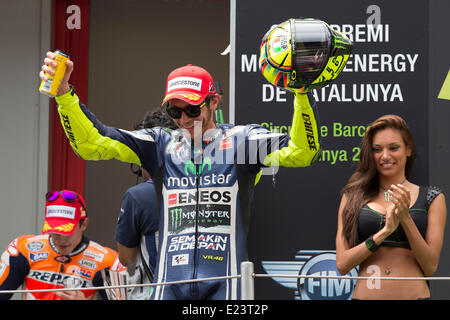 Barcelona, Spanien. 15. Juni 2014. Valentino Rossi (ITA), feiert Movistar Yamaha MotoGP-Fahrer seinen 2. Platz auf dem Podium in Runde 7 der MotoGP-Weltmeisterschaft 2014 von der Rennstrecke Montmelo Barcelona in Spanien. Bildnachweis: Aktion Plus Sport/Alamy Live-Nachrichten Stockfoto