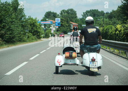 Mantova, Italien. 14. Juni 2014. 2014 Vespa World Days in Mantua, Italien. Eine internationale Veranstaltung mit der Anwesenheit von mehr 130 Vespa Club und 31 Ländern. Bildnachweis: Simone Bergamaschi/NurPhoto/ZUMAPRESS.com/Alamy Live-Nachrichten Stockfoto