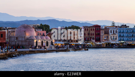 Sonnenuntergang am Hafen von Chania, Kreta Griechenland. Stockfoto