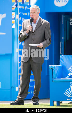 Eastbourne, Vereinigtes Königreich. 15. Juni 2014. Matt Chilton kündigt die Rallye für Bally Doppel-Match bei den Aegon International in Devonshire Park, Eastbourne. Bildnachweis: MeonStock/Alamy Live-Nachrichten Stockfoto