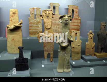 Nikosia, Zypern. 29. Mai 2014. Zahlen aus der Bronzezeit sind auf dem Display auf Zypern archäologische Museum im südlichen Teil von Nikosia, Zypern, 29. Mai 2014. Das archäologische Museum ist das größte Museum des Landes und zeigt die Geschichte der Zivilisation auf der Insel. Umfangreiche Ausgrabungen auf der Insel haben die Sammlungen des Museums bereichert. Foto: Jens Kalaene - Live News WIRE SERVICE/Dpa/Alamy Stockfoto