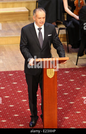 Bratislava. 15. Juni 2014. Neue slowakische Präsident Andrej Kiska spricht, nachdem er den Präsidenten Eid während einer Parlamentssitzung in Bratislava, am 15. Juni 2014 fand. © Andrej Klizan/Xinhua/Alamy Live-Nachrichten Stockfoto