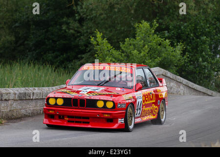 BMW M3 1988 80s Nr. 44 „Dämon Tweeks“ E30 M3 Rally Cars Minshaw auf der Cholmondeley Pageant of Power. Auf der 1,2 km langen Strecke auf dem Parkgelände von Cholmondeley Castle konkurrieren über 120 Autos, die sich über sieben Jahrzehnte des Motorsports erstrecken. Stockfoto