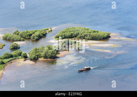 Derwentwater Passagierfähre Ankunft am Fährhafen in der Nähe von Lodore fällt, Borrowdale, Lake District, Cumbria, UK im Sommer Stockfoto