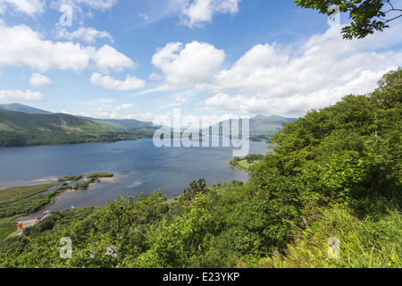 Panoramablick über Derwentwater, Borrowdale, von der Straße auf Watendlath, Lake District, UK, Blick in Richtung Keswick und Skiddaw Stockfoto