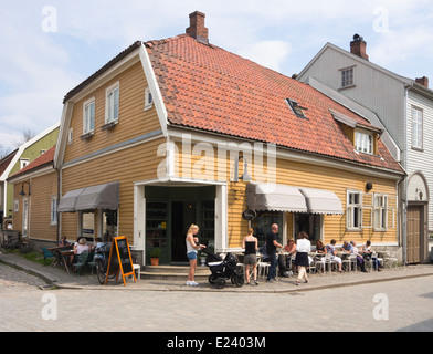 Gamlebyen, die Altstadt, Fredrikstad Norwegen, gut erhaltene und noch wichtig, innerhalb der Stadtmauer, Corner Cafe Stockfoto