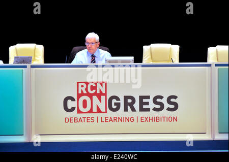 Liverpool UK 15. Juni 2014. RCN - öffnet heute Royal College of Nurses Jahreskongress in Liverpool. OBE-Geschäftsführer Dr. Peter Carter und Generalsekretär des RCN Kredit sitzen: GeoPic / Alamy Live News Stockfoto