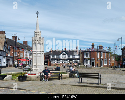 Kriegerdenkmal auf dem Kopfsteinpflaster in Sandbach Cheshire UK Stockfoto