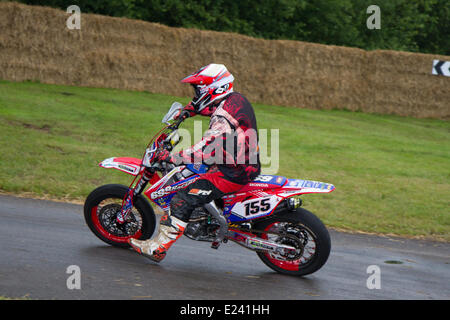 Nr. 155 Honda Racing CRF450Chris Walker am Cholmondeley Pageant von Macht. Die Aktion ist auf der 1,2 km langen Strecke im Park von cholmondeley Castle, wo über 120 Fahrzeuge und Fahrräder konkurrieren und erstreckt sich über sieben Jahrzehnten Motorsport. Das Wochenende ist eine der größten Feiern von Leistung und Geschwindigkeit im Land. Stockfoto