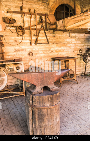 historische Schmiede Workshop im Ökomuseum zeigen, Ungersheim, Elsaß, Frankreich Stockfoto