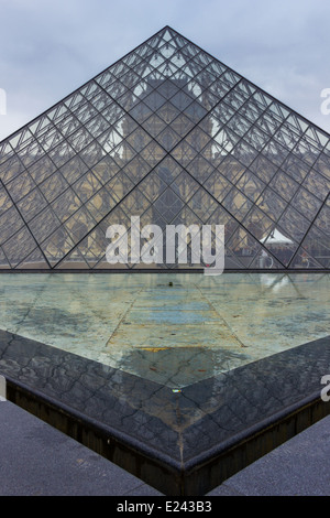 Der Louvre-Pyramide von I.M Pei entworfen Stockfoto