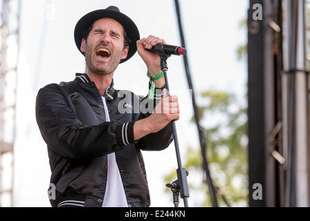 Manchester, Tennessee, USA. 15. Juni 2014. RYAN Kaufmann von Capital Cities führt live auf der 2014 Bonnaroo Music and Arts Festival in Manchester, Tennessee Credit: Daniel DeSlover/ZUMAPRESS.com/Alamy Live News Stockfoto