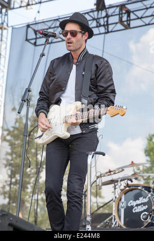 Manchester, Tennessee, USA. 15. Juni 2014. RYAN Kaufmann von Capital Cities führt live auf der 2014 Bonnaroo Music and Arts Festival in Manchester, Tennessee Credit: Daniel DeSlover/ZUMAPRESS.com/Alamy Live News Stockfoto