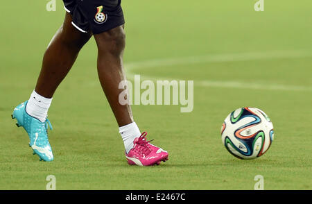 Natal, Brasilien. 15. Juni 2014. Asamoah Gyan gesehen während einer Trainingseinheit der ghanaischen Fußball-Nationalmannschaft in der Arena Das Dunas Stadion in Natal, Brasilien, 15. Juni 2014. Ghana wird USA in ihrer Gruppe G vorläufige Vorrundenspiel bei der FIFA WM 2014 am 16. Juni 2014 in Natal zu stellen. Foto: Marius Becker/Dpa/Alamy Live News Stockfoto