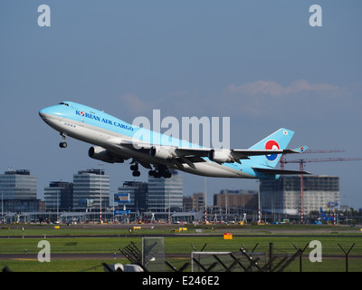 HL7499 Korean Air Cargo Boeing 747-400F Start vom Schiphol (AMS - EHAM), Niederlande, 18. Mai 2014, Bild 1 Stockfoto