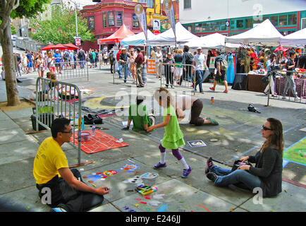 San Francisco, USA. 14. Juni 2014. Künstler malen auf der Straße während der 60. North Beach Festival mit über 150 Künstlern und Handwerkern, Musik und Essen Ständen. Bildnachweis: Bob Kreisel/Alamy Live-Nachrichten Stockfoto