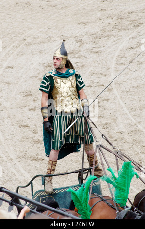 Nachstellung der römische Wagenrennen in Puy du Fou in Les Epesses, Vendee, Frankreich Stockfoto