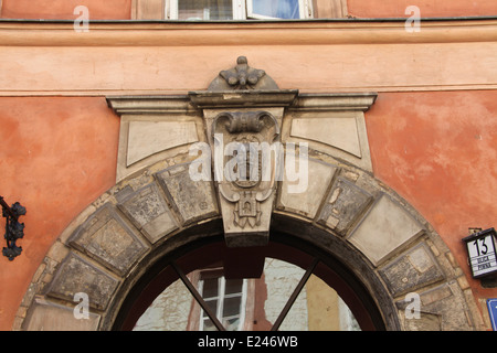 Architektonisches Detail eines Gebäudes in der Ulica Piwna in der Warschauer Altstadt Stockfoto