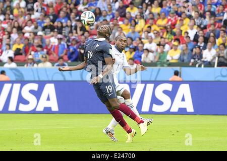 Porto Alegre, Brasilien. 15. Juni 2014. Paul Pogba (Fra) Foul von Wilson PALACIOS(Hon) und Palacios ist während einer Gruppe E Spiel zwischen Frankreich und Honduras 2014 FIFA World Cup im Stadion Estadio Beira-Rio in Porto Alegre, Brasilien, 15. Juni 2014 abgeschickt. Bildnachweis: Aktion Plus Sport/Alamy Live-Nachrichten Stockfoto