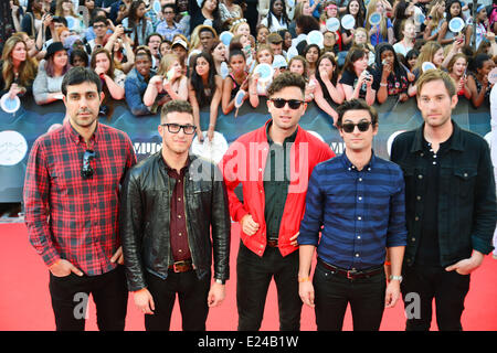 Toronto, Ontario, Kanada. 15. Juni 2014. Mitglieder der kanadischen Band Arkells MAX KERMAN, MIKE DEANGELIS, NICK DIKA, TIM OXFORD und ANTHONY CARONE kommen bei den MuchMusic Video Awards 2014 bei MuchMusic HQ auf 15. Juni 2014 in Toronto, Kanada. Bildnachweis: Igor Vidyashev/ZUMAPRESS.com/Alamy Live-Nachrichten Stockfoto