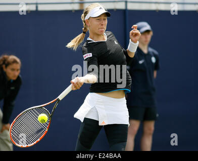 Eastbourne, Vereinigtes Königreich. 15. Juni 2014. Aegon International Jelena Jankovic (SRB) gibt Autogramme für ihre Fans in Devonshire Park. Bildnachweis: Aktion Plus Sport/Alamy Live-Nachrichten Stockfoto