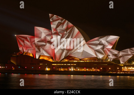 Sydney Opera House als Bestandteil des Sydney lebhafte Festivals 2014 beleuchtet. Stockfoto