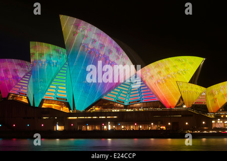 Sydney Opera House als Bestandteil des Sydney lebhafte Festivals 2014 beleuchtet. Stockfoto