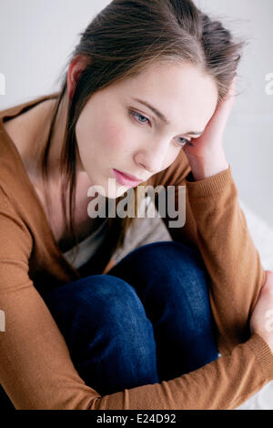 Frau im Haus Stockfoto