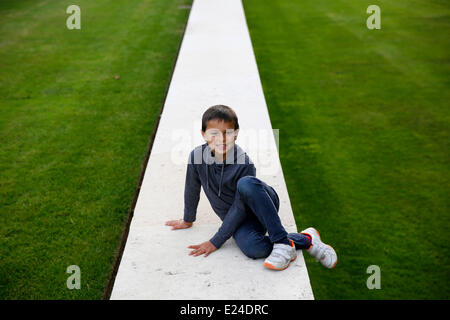 Sitzen junge Stockfoto